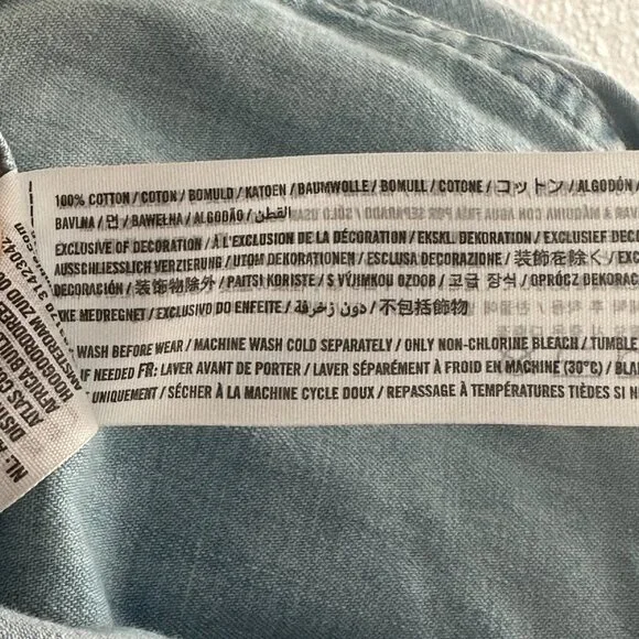 Abercrombie & Fitch Chambray Denim Button Down Shirt Small - Picture 7 of 8